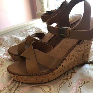 NEVER WORN wedges
